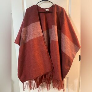 Women’s poncho/cape